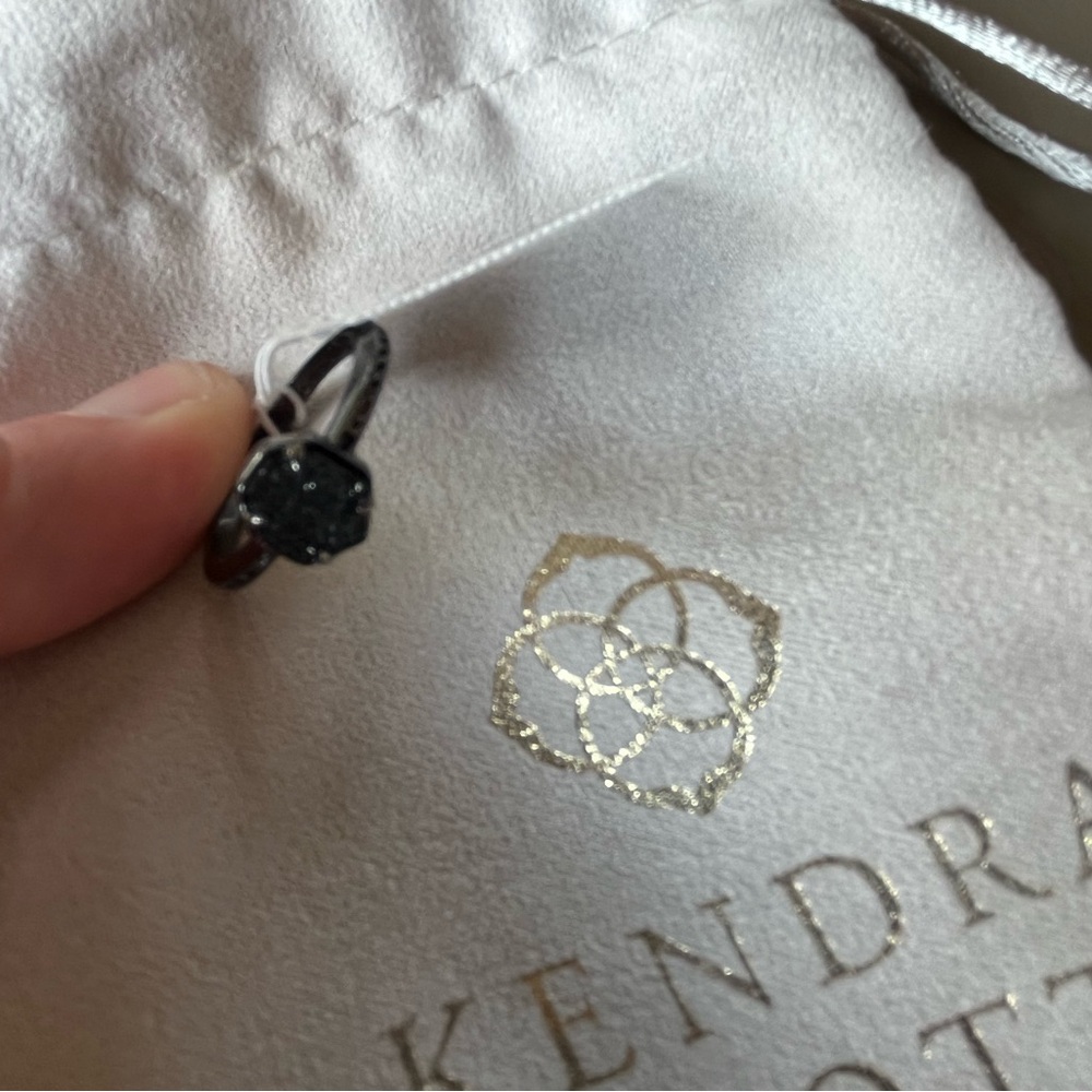 Kendra Scott Black black drusy Stone size 7 Ring